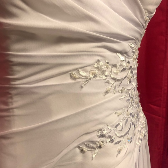 Wedding dress NWT - Picture 9 of 12